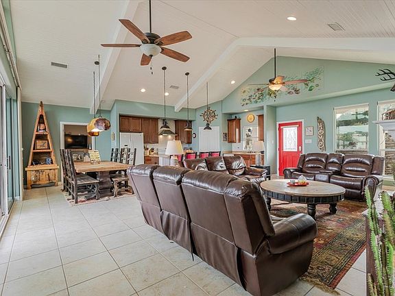 4th image of 1002 Cedar Dr