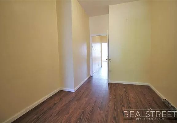 4th image of 473 Central Ave APT 3L