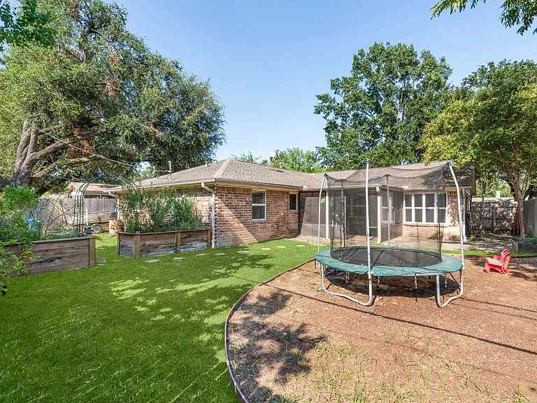 3010 Westerland Dr — Photo 45