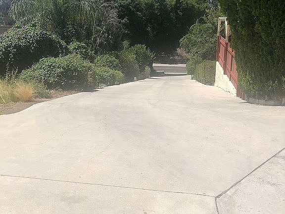 2nd image of 22440 Avenue San Luis