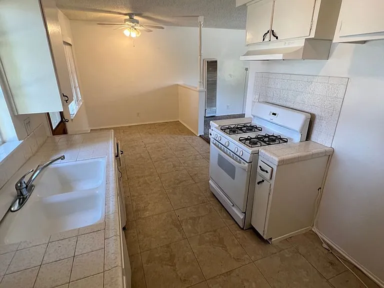 625 Kansas St — Photo 4
