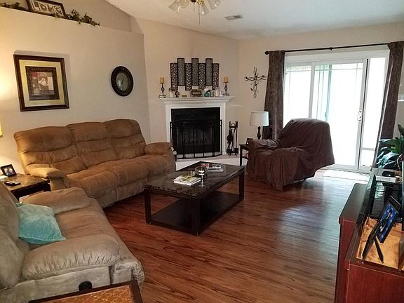 3rd image of 8107 Phyllis Ln