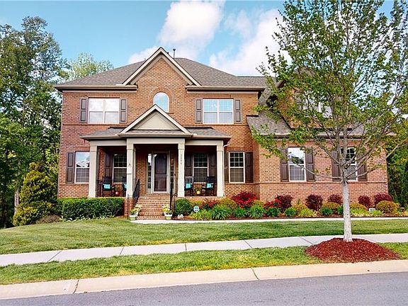 3rd image of 2806 Bevis Ln