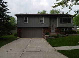 850 Division St, South Elgin, IL 60177