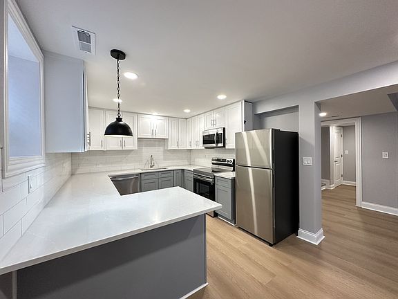 4th image of 901 W Agatite Ave #6H