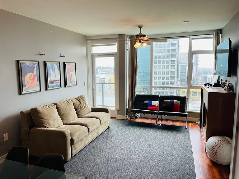 325 7th Ave #1402 — Photo 4