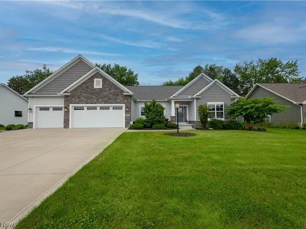 8087 Blue Spruce Cir NW, North Canton, OH 44720