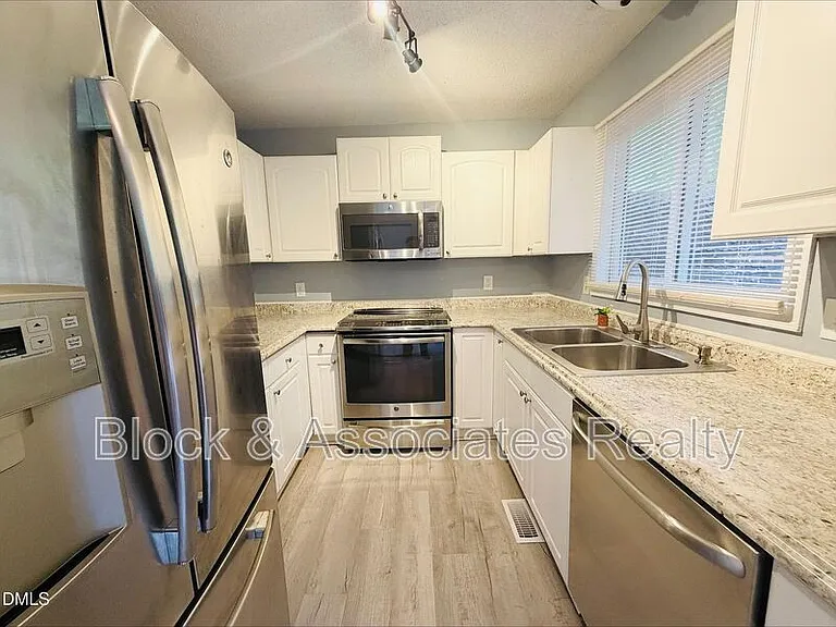 378 Kittery Point — Photo 3