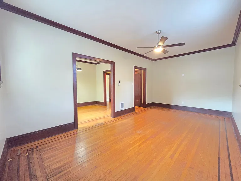 Knickerbocker Apartments — Photo 38