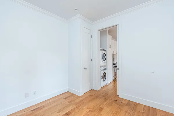 Rented by Nooklyn NYC LLC | media 52
