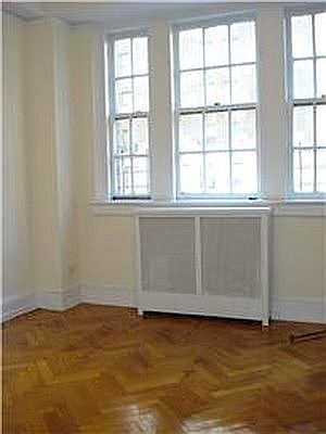 3rd image of 37 W 72nd St APT 3A