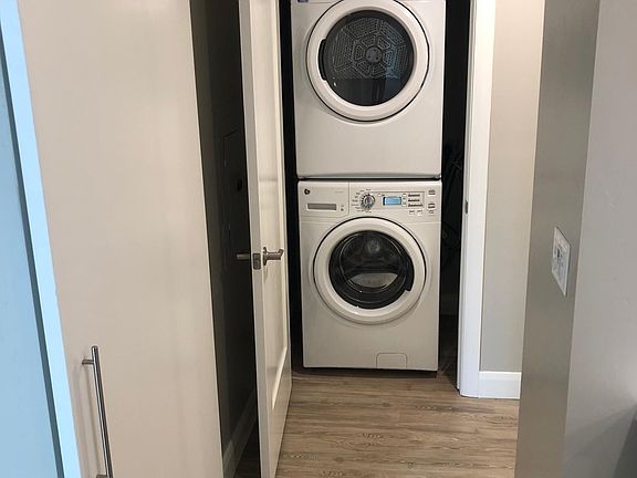 2nd image of 535 India St #401