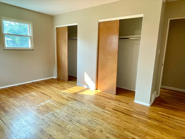 480 N Hawkins Ave — Photo 8