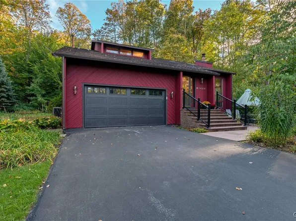 8055 Summerview Dr, Fayetteville, NY 13066