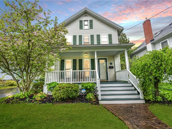 9 Lathrop Ave, Le Roy, NY 14482