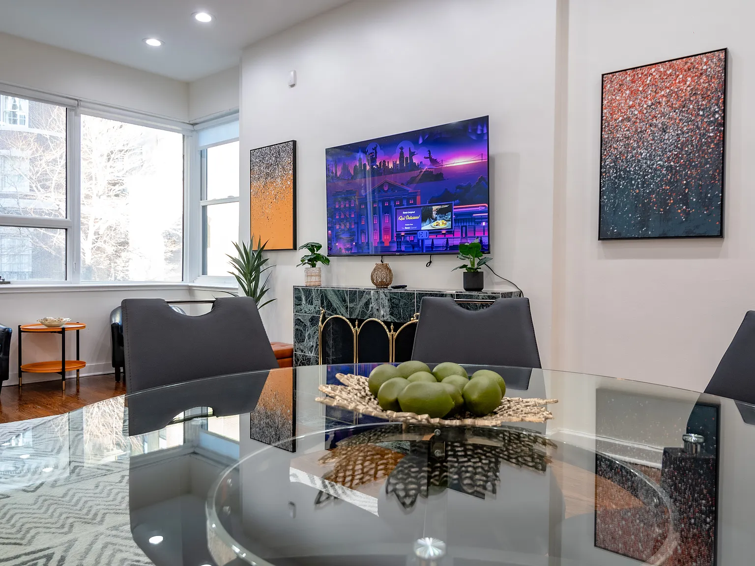 3 bed, 922 sqft, $4,675 — Photo 3