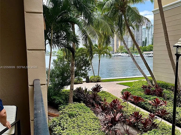 17100 N Bay Rd #1209 — Photo 8