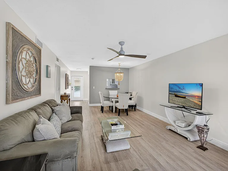 2950 SE Ocean Blvd — Photo 9
