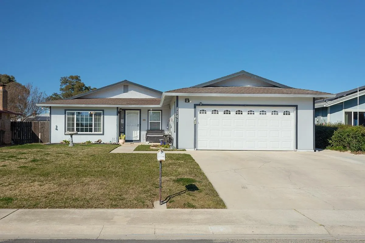 1141 Johnson Ave photo 1