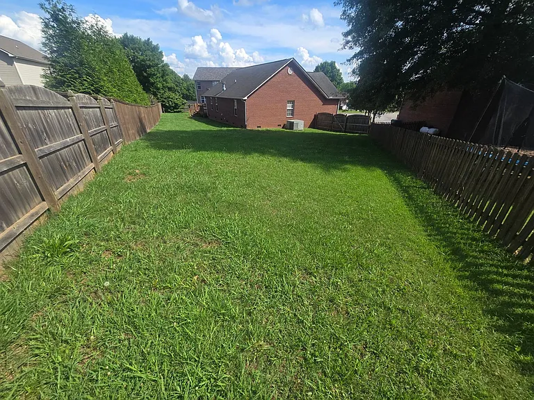 1607 Manheim Cir — Photo 15