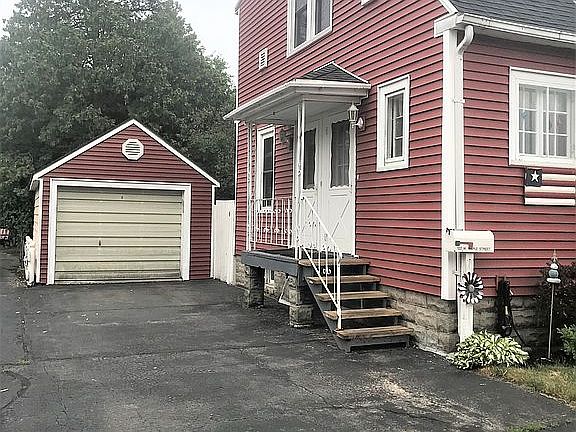 3rd image of 122 W Maple St
