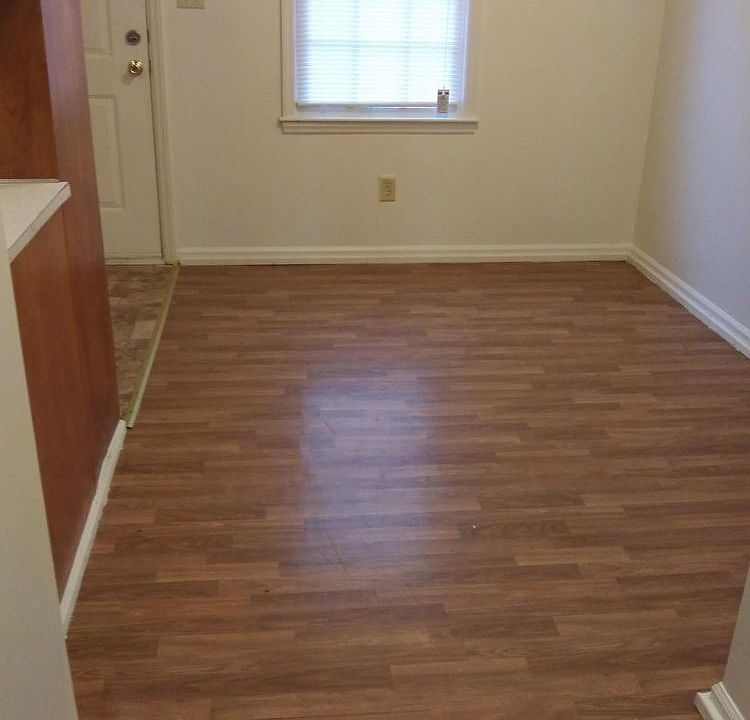 2nd image of 915 Nottingham Dr APT 43