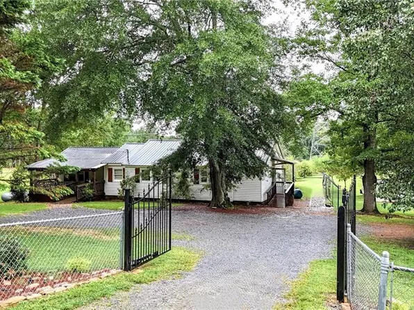 400 Hall Memorial Rd NW, Calhoun, GA 30701