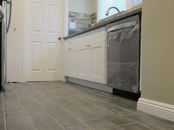4th image of 618 N Raymond Ave #A