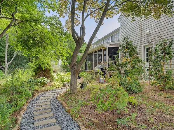 6 Windsor Rd, Sandwich, MA 02563