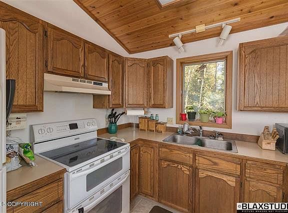 2nd image of 2710 Amberwood Ct