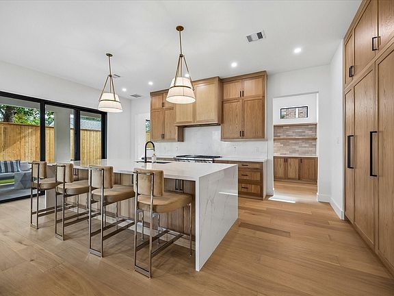4th image of 6213 Overbrook Ln