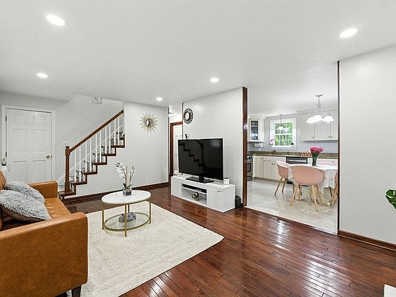 4th image of 38 Groton Rd