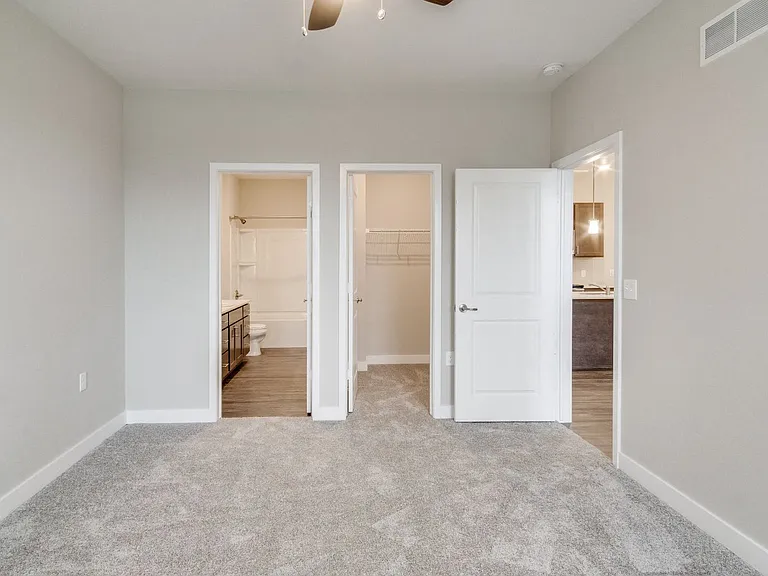 Master Bedroom (Spruce)