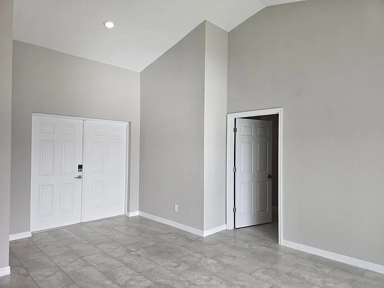 4309 NE 20th Ct — Photo 6