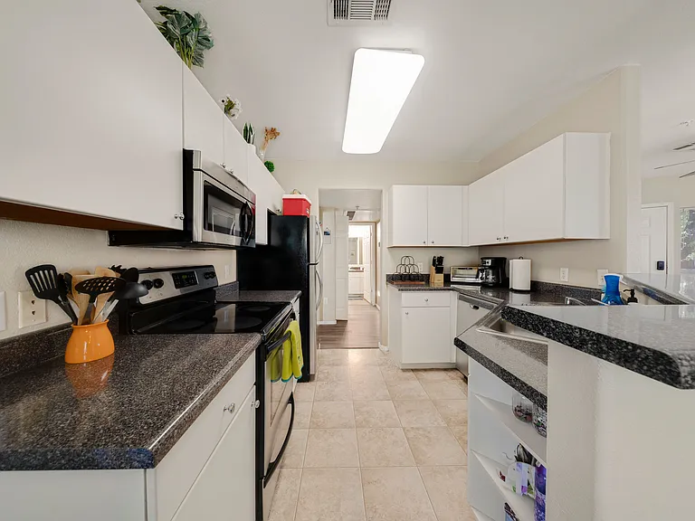 1295 N Ash St #MAIN — Photo 22
