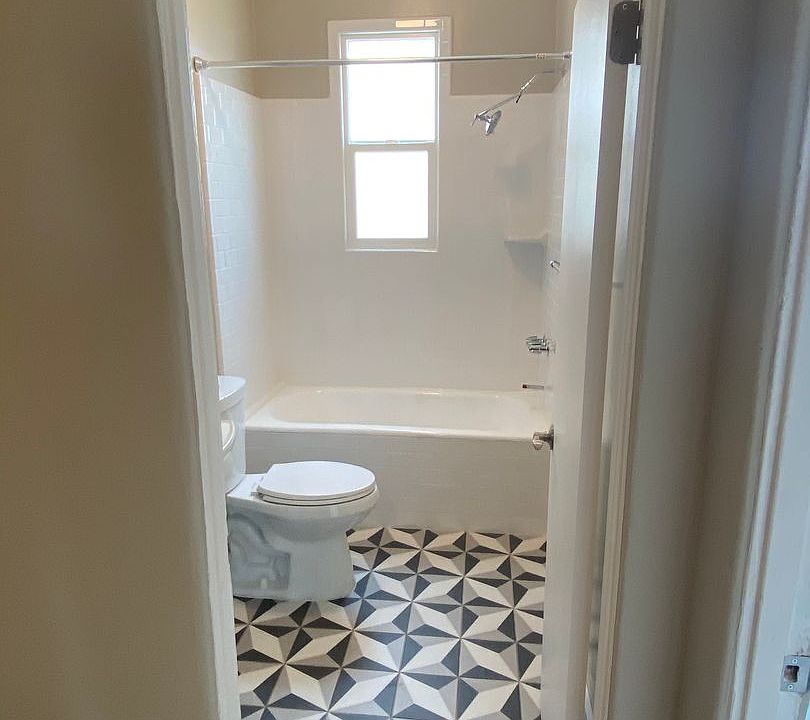 2nd image of 1221 N Vermont Ave #327