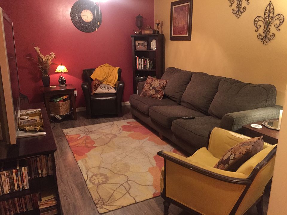 1st image of 4218 Dahlia Ln