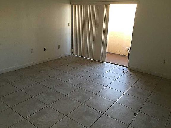 4th image of 9365 Fontainebleau Bl E-227 #E-227