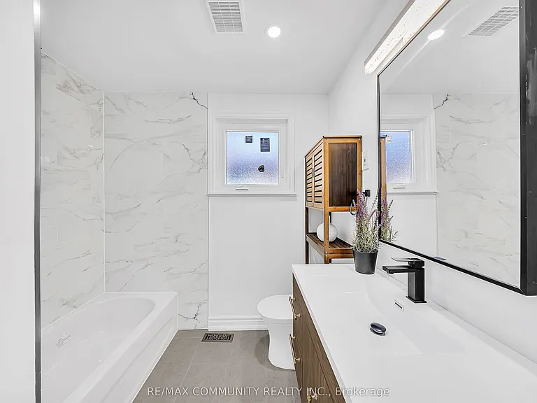 733 Lublin Ave — Photo 9