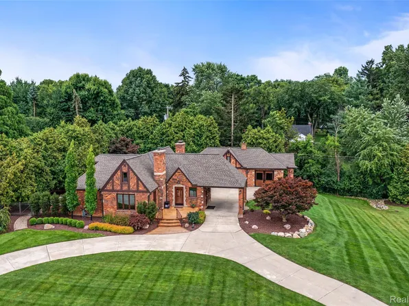 26375 Ross Dr, Redford, MI 48239