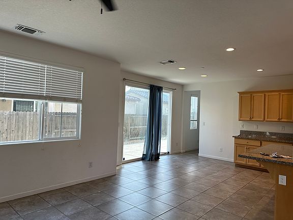 5th image of 137 Wisteria Cir
