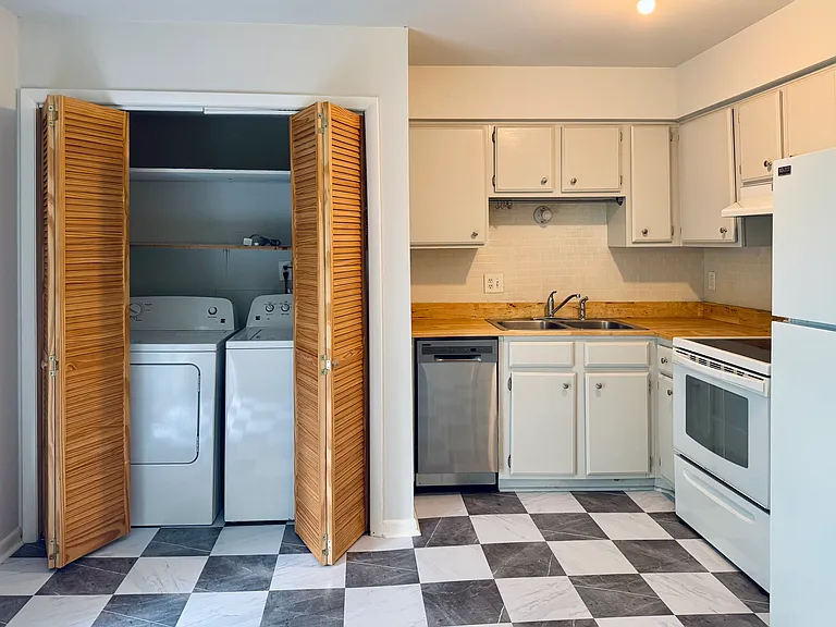 1458 Janie Ave #B — Photo 9