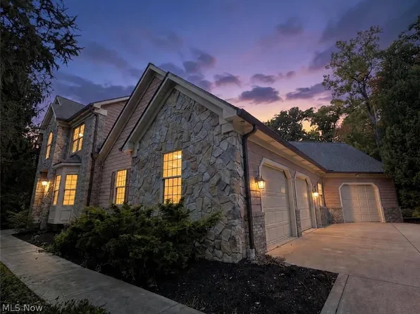 11440 Glenmora Dr, Chardon, OH 44024
