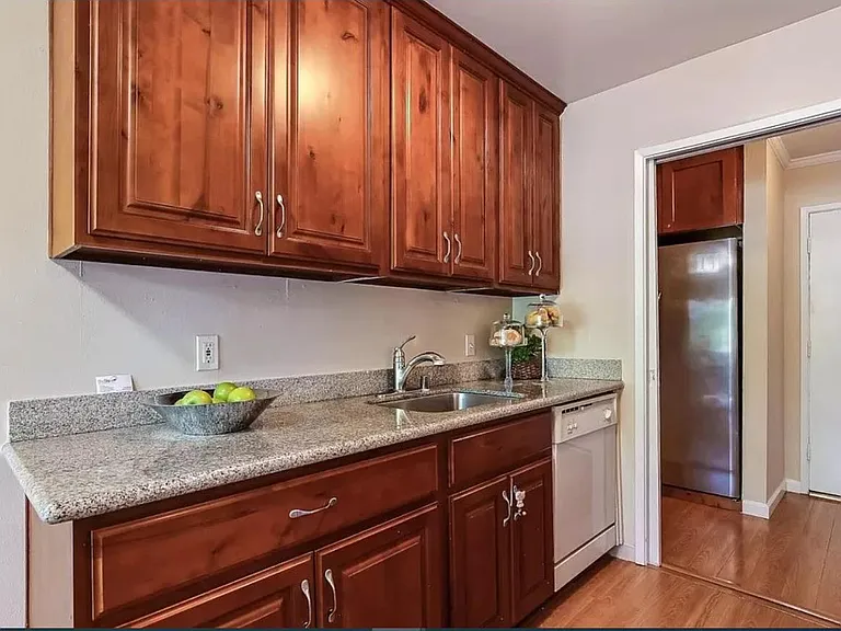 7100 Rainbow Dr #7 — Photo 11