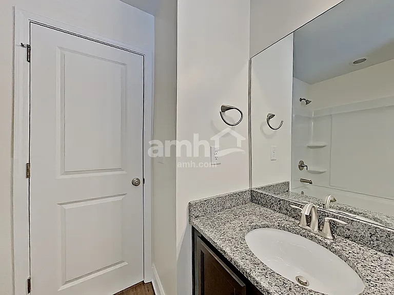 124 Lindridge Dr — Photo 15