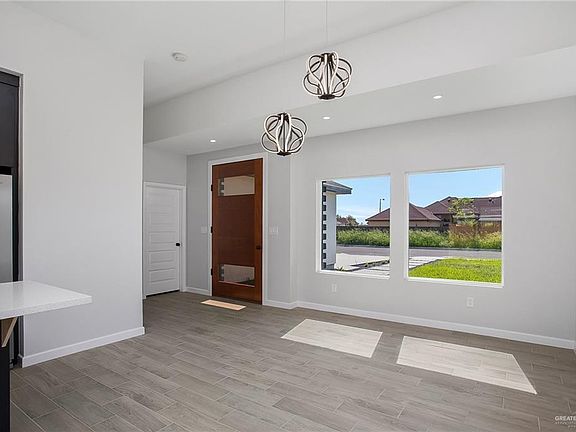 2nd image of 2302 San Pascual St