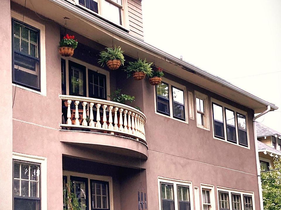 UPPER BALCONY FOR THIS APARTMENT