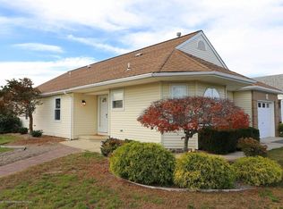 1 Oakengates Dr, Toms River, NJ 08757