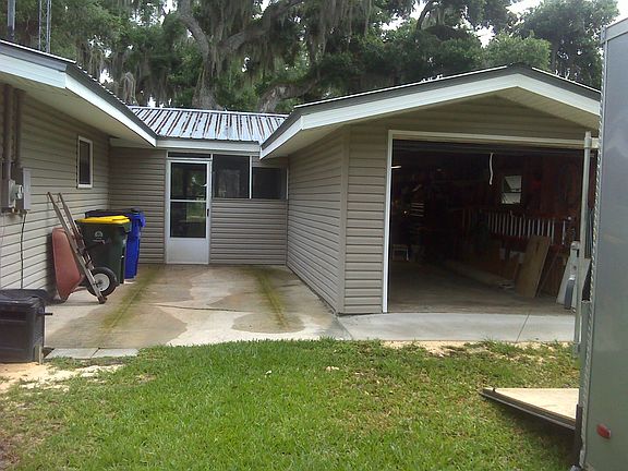 Screen room & garage