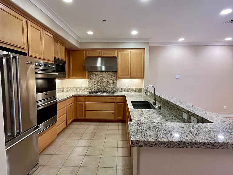 126 Summit Way — Photo 2